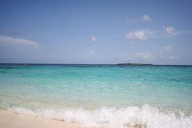 Bahamas Water Temperature: Forecasts & current water temp